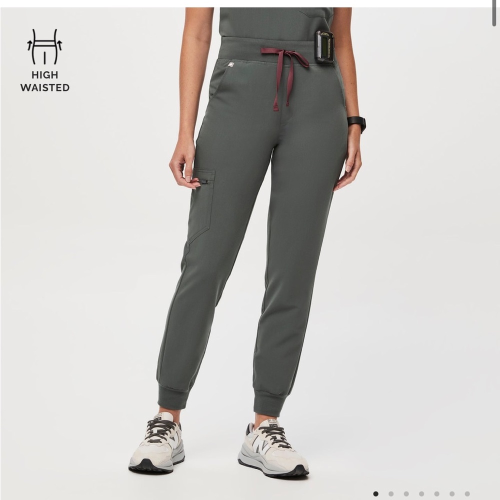 Figs High Waisted Zamora Jogger Scrub Pants Bonsai w/ burgundy drawstring XS